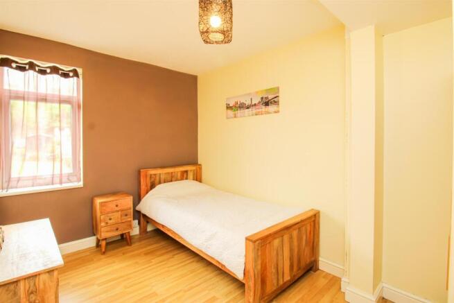 3 bed Terraced for sale Image 11