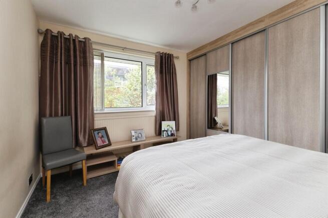 3 bed Flat for sale Image 8