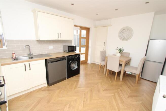 3 bed Town House for sale Image 6