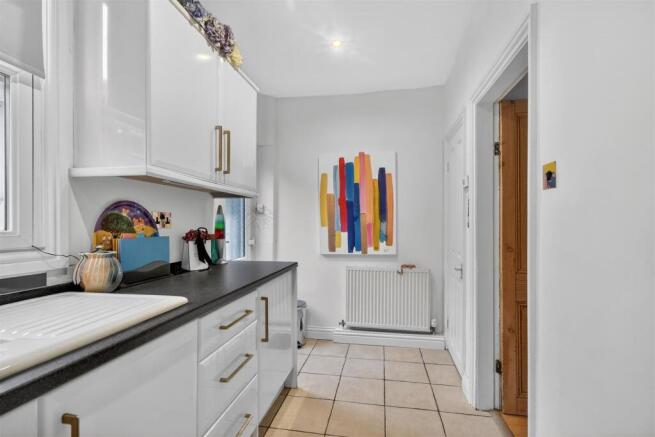 2 bed Terraced for sale Image 6