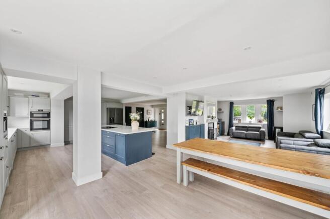 4 bed Detached for sale Image 10