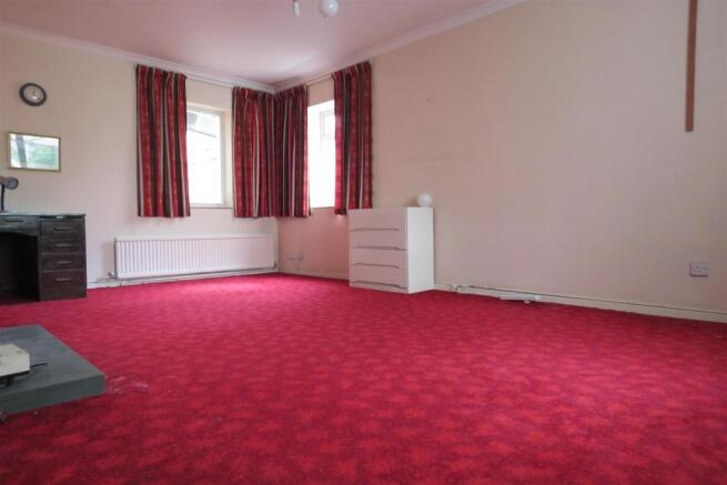 FAMILY ROOM.JPG