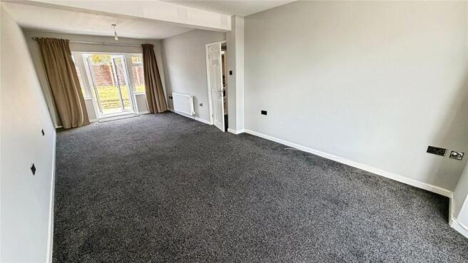 3 bed Semi-Detached to rent Image 5
