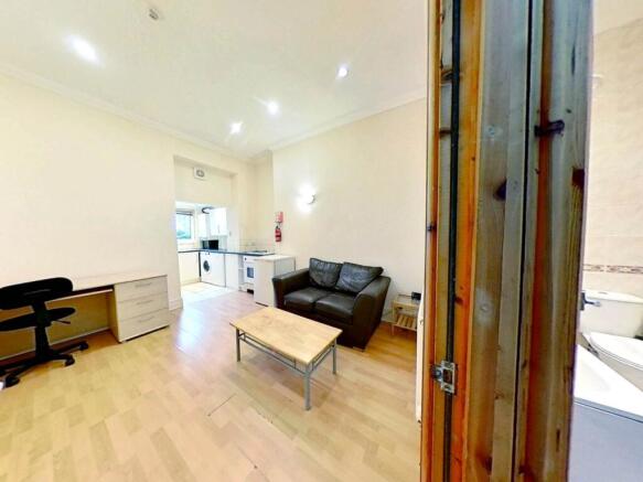02_Living_Room_Wide_