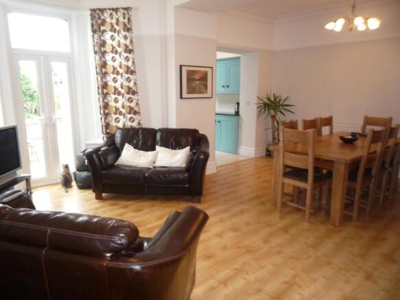 Family/dining room