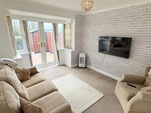 3 bed Semi-Detached for sale Image 4