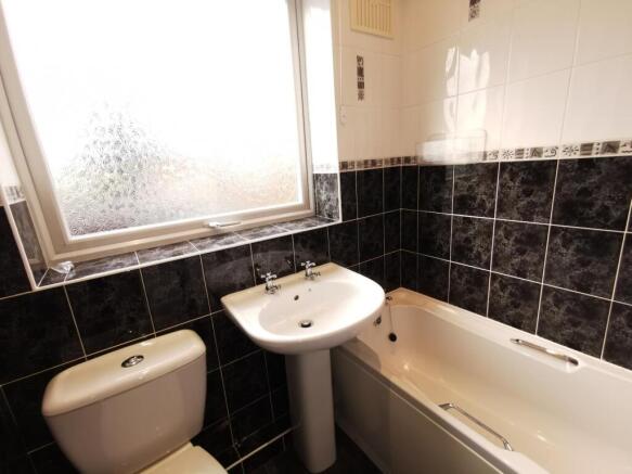 3 bed Terraced to rent Image 8