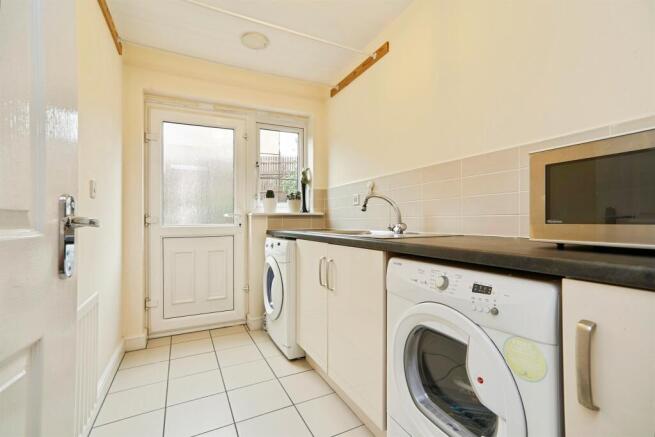 6 bed Detached for sale Image 5