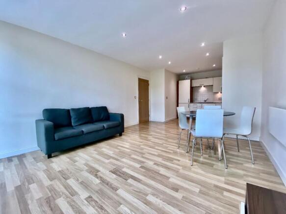 1 bed Apartment to rent Image 4
