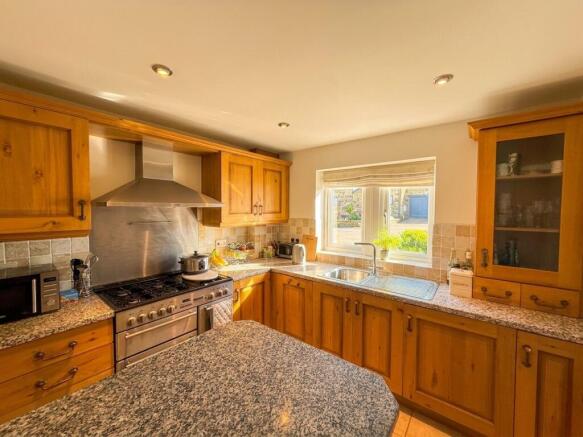 3 bed Terraced for sale Image 5