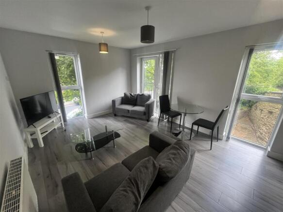 2 bed Apartment to rent Image 6