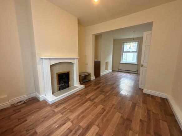 3 bed Terraced to rent Image 6