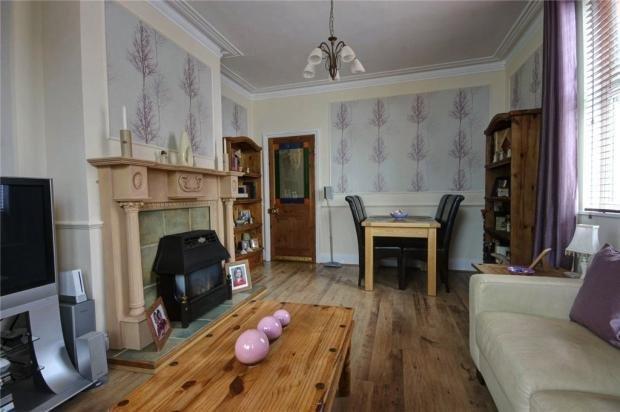 LOUNGE/DINING ROOM