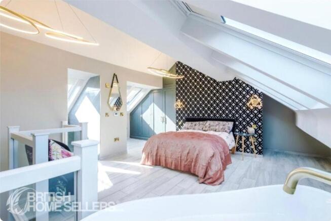 5 bed Semi-Detached for sale Image 8