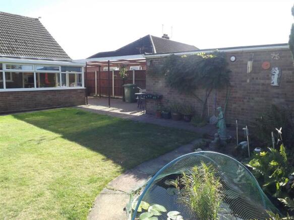 GARAGE & CARPORT