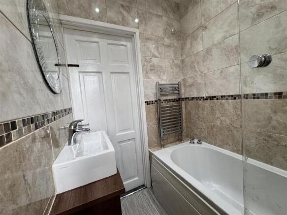 2 bed Terraced to rent Image 7