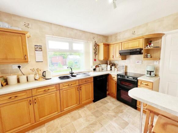 Kitchen pic 2.jpg
