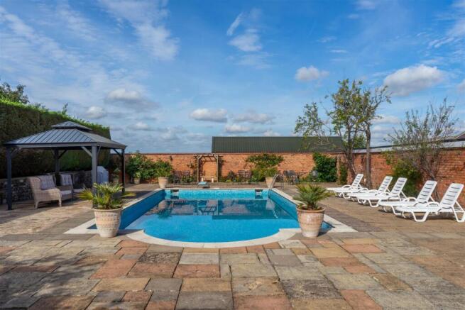 Swimming Pool 1.jpg