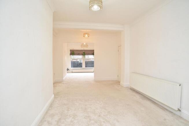4 bed Town House for sale Image 4