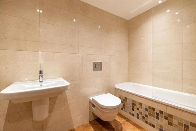 3 bed Apartment to rent Image 6