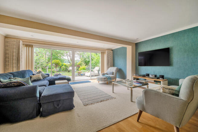 Sitting Room/Dining Room
