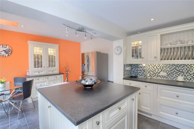 4 bed Detached for sale Image 8