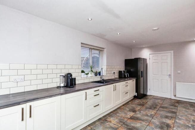 Kitchen/ Dining Room