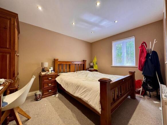 3 bed Terraced to rent Image 8