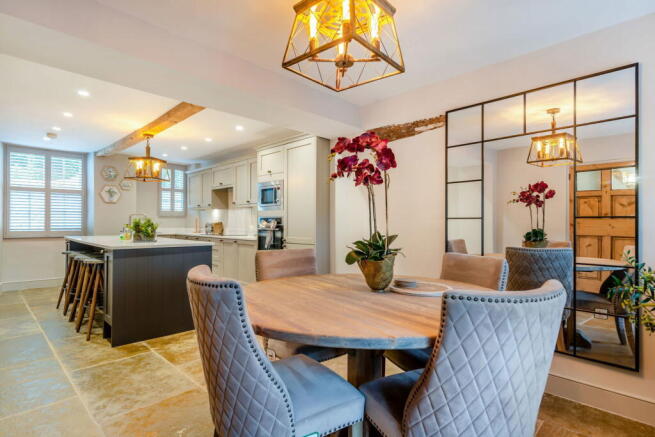 4 bed Cottage to rent Image 4