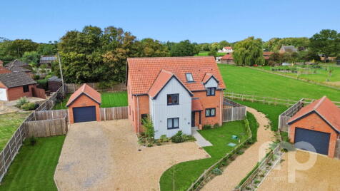 George Close, Exceptional Four-Bedroom Detached Family Home with a Quarter-Acre Plot, Bunwell