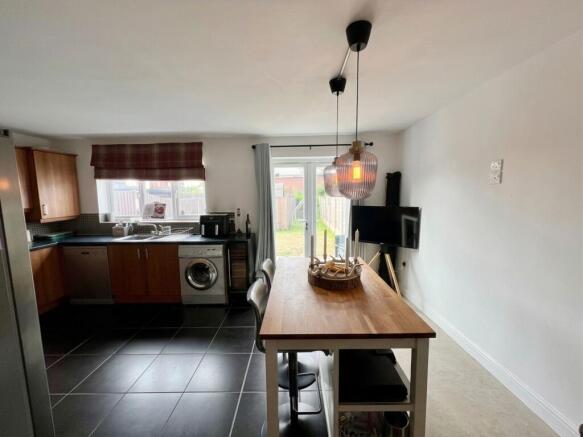 4 bed Semi-Detached for sale Image 9