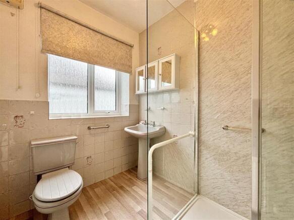 bathroom2.jpg