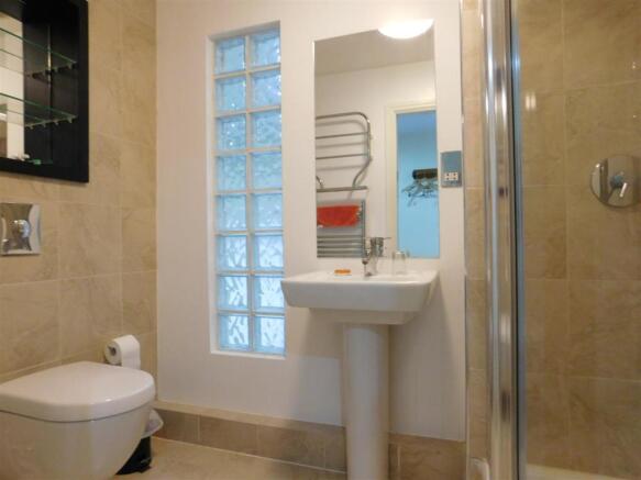 ensuite.JPG
