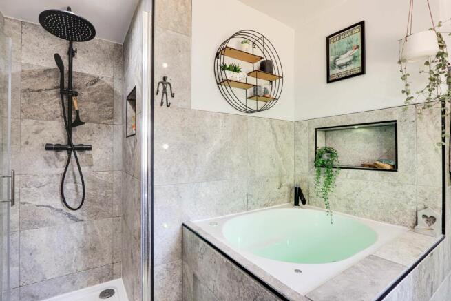 Ensuite to Bed 1