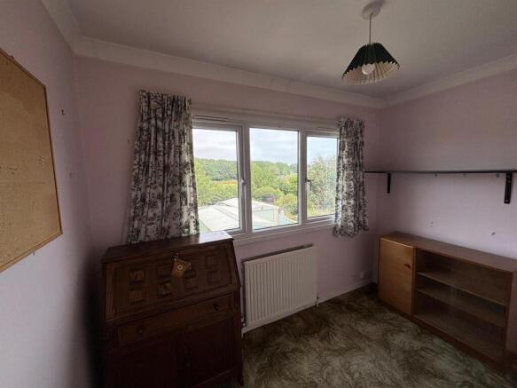 4 bed House for sale Image 8