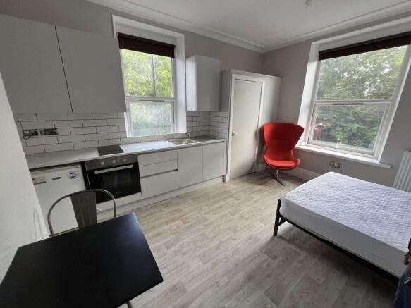 Studio to rent Image 5