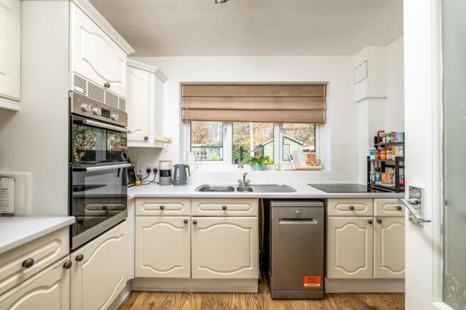 260407 - 19 Princes Road, Bromham - 12