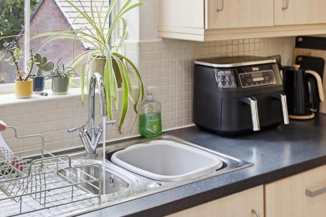2 bed Flat for sale Image 6