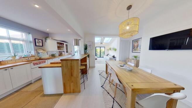 OPEN-PLAN DINING KITCHEN AND GARDEN ROOM