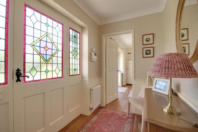 5 bed Detached for sale Image 7