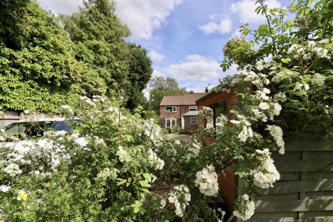 4 bed Semi-Detached for sale Image 8