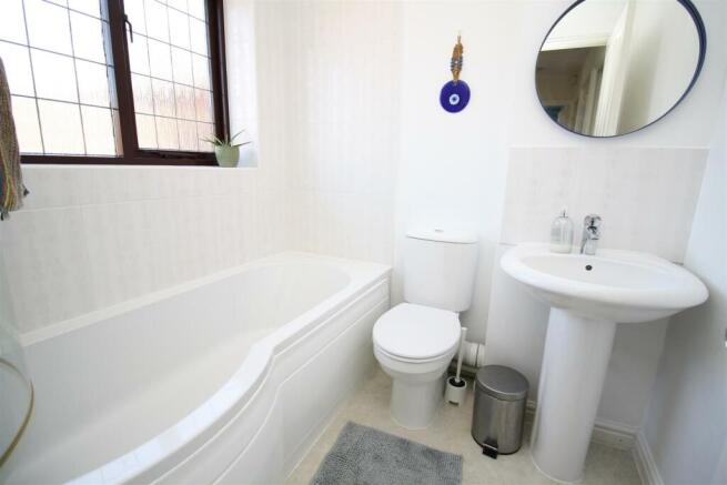 17 Longhedge bathroom.JPG