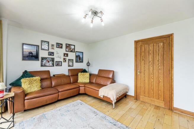 4 bed Cottage for sale Image 5