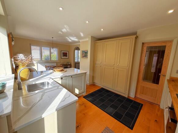 KITCHEN DINER 2