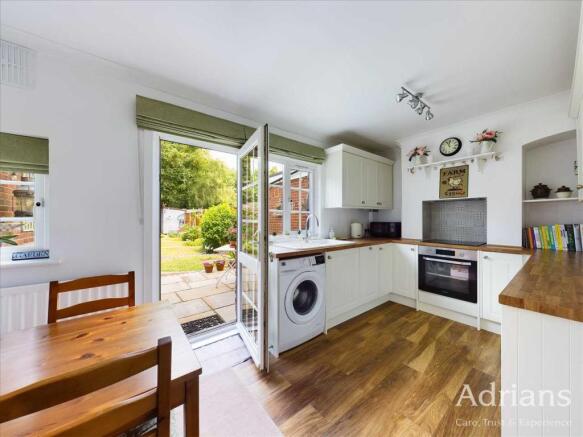 KITCHEN / DINING