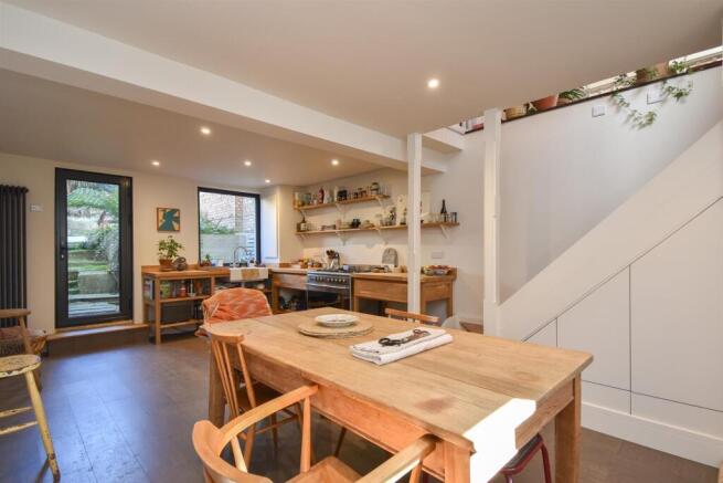 Eat-in kitchen