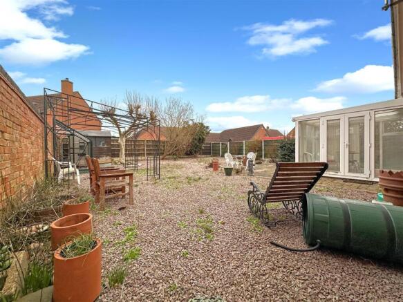 Large Low-Maintenance Garden 255