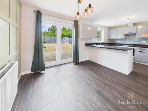 4 bed Detached for sale Image 6