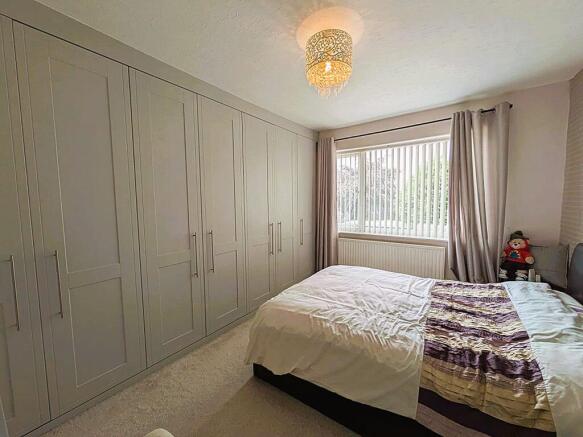 4 bed Semi-Detached for sale Image 10