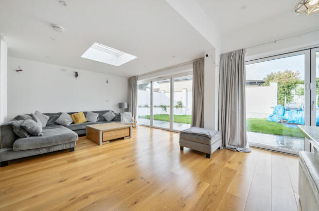 1410079-8-698c97f...